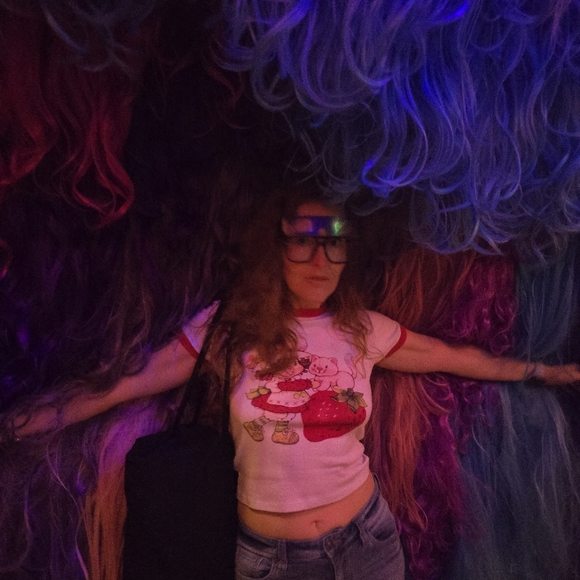 Meet your Posher, Shelly - Picture 2 of 5